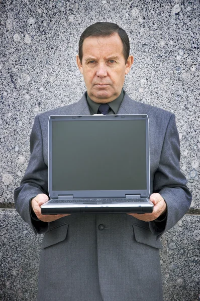 Businessman and laptop with empty screen — Stock Photo, Image