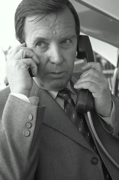 Ο επιχειρηματίας στο τηλέφωνο. — Φωτογραφία Αρχείου