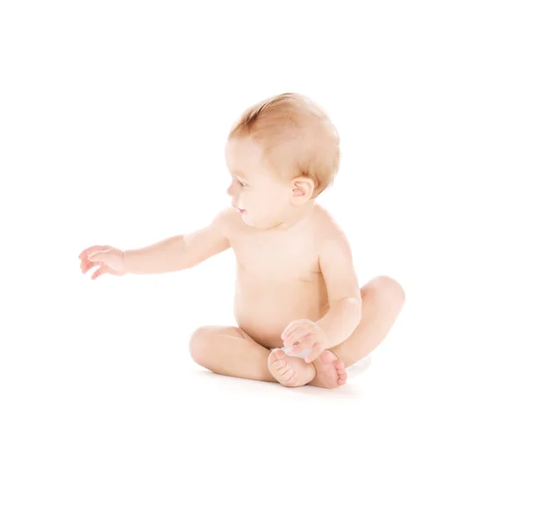 Babyjongen zitten in luier — Stockfoto