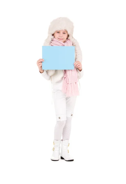 빈 보드와 함께 겨울 모자에 소녀 — 스톡 사진