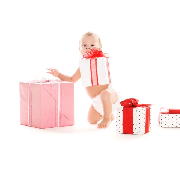 男婴与礼物 — 图库照片