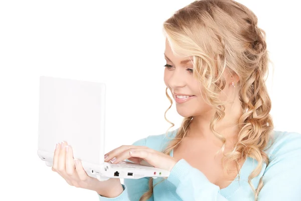 Szczęśliwa kobieta z laptopa — Zdjęcie stockowe