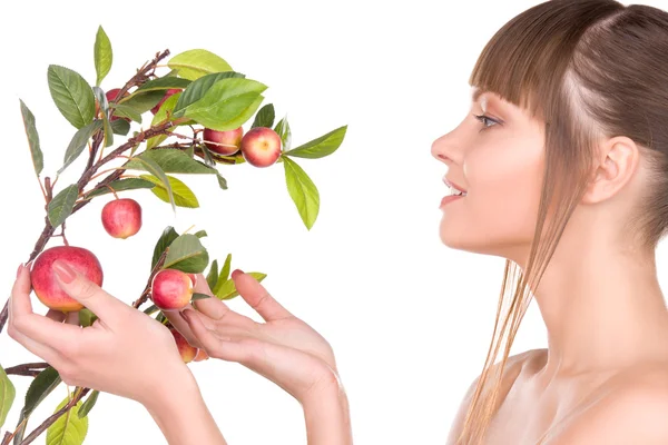 リンゴの小枝を持つ素敵な女性 — ストック写真
