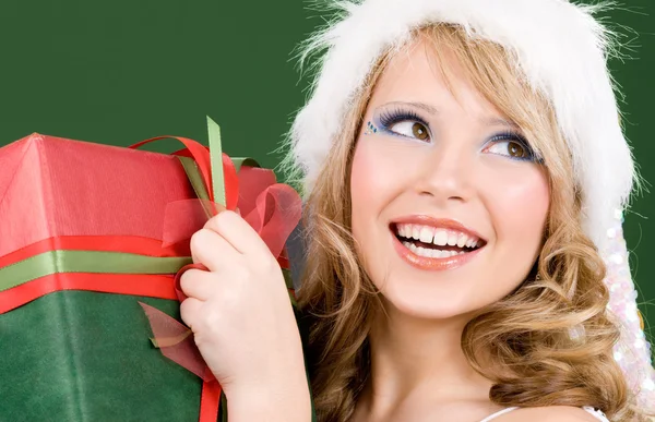 Happy santa helper met doos van de gift — Stockfoto