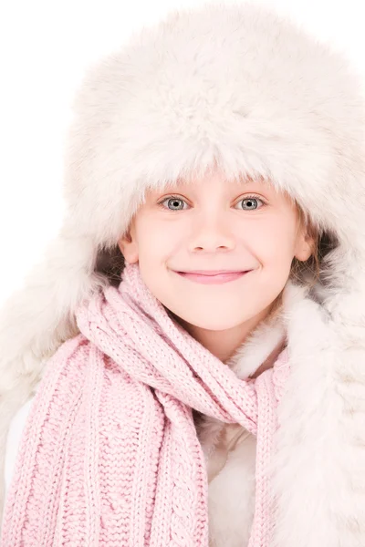 Chica feliz en sombrero de invierno — Foto de Stock