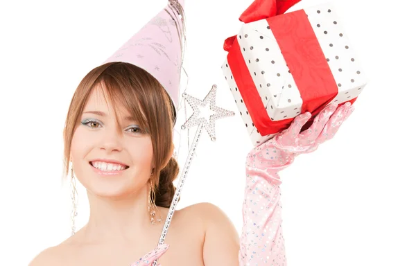 Adolescente festa menina com varinha mágica e caixa de presente — Fotografia de Stock