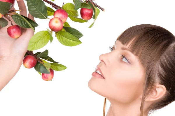 Mujer encantadora con ramita de manzana —  Fotos de Stock
