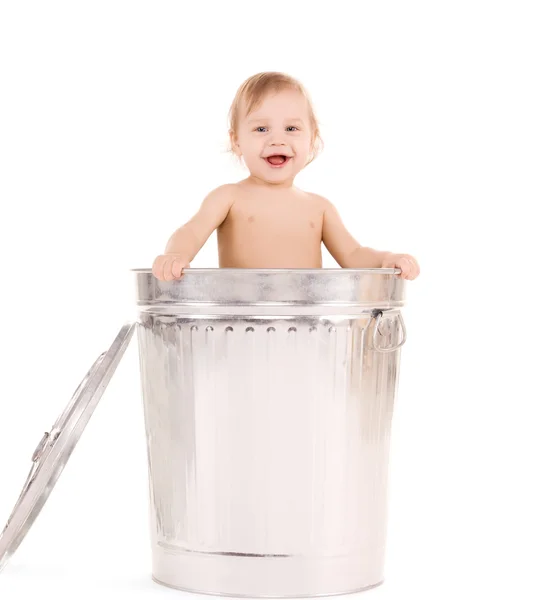 ゴミ箱の中の赤ちゃん — ストック写真