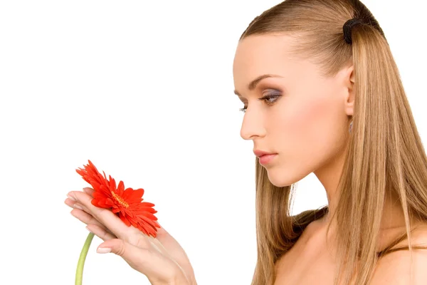 Vrouw met rode bloem — Stockfoto