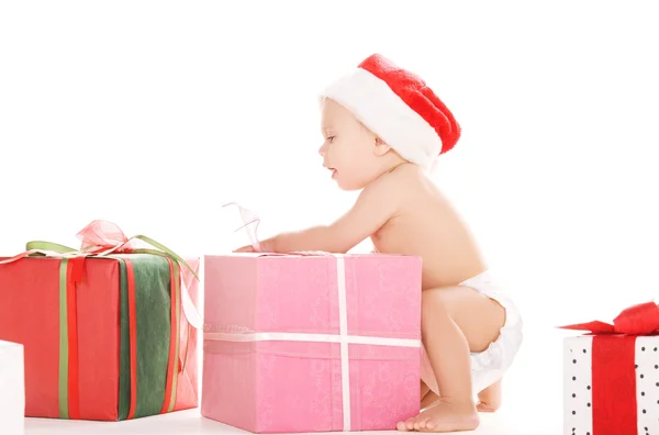 Ayudante de Santa bebé con regalos de Navidad — Foto de Stock