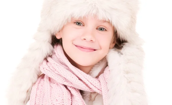 Menina feliz no chapéu de inverno — Fotografia de Stock
