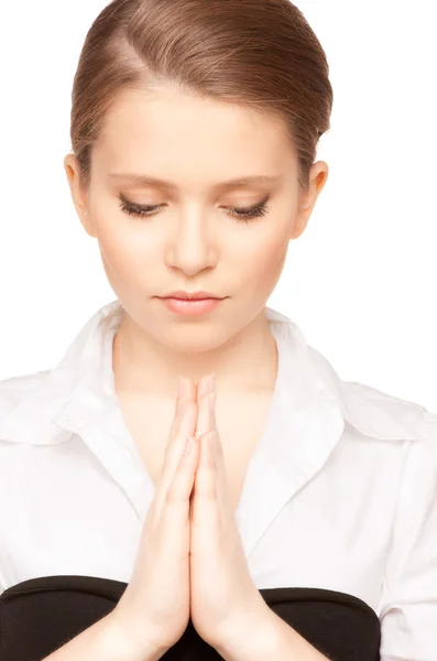 Молящаяся девочка-подросток — стоковое фото