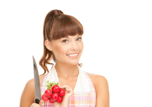 Ama de casa con cuchillo grande y rábano — Foto de Stock
