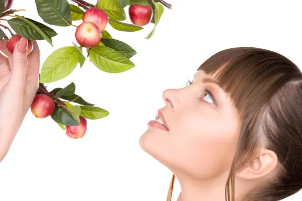 Mulher encantadora com galho de maçã — Fotografia de Stock
