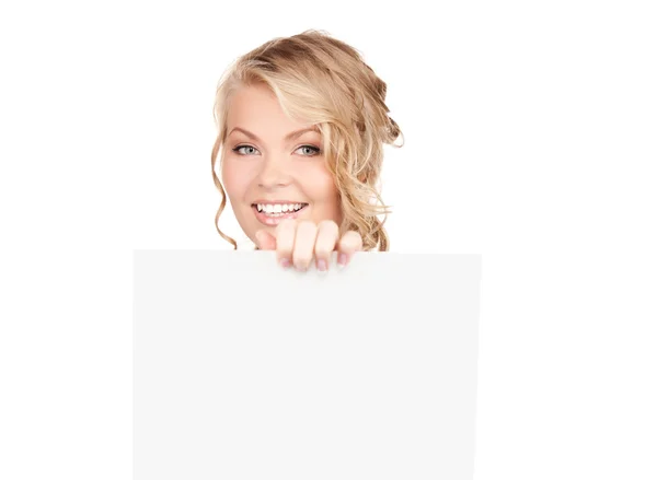 Ευτυχισμένη γυναίκα με λευκό πίνακα — Φωτογραφία Αρχείου