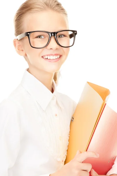 Ученик начальной школы с папками — стоковое фото