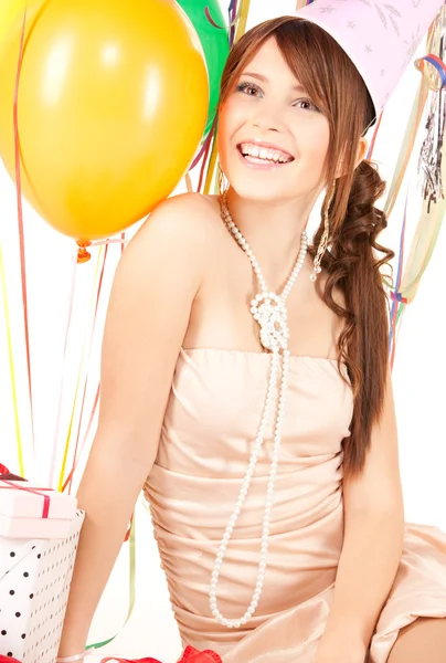 Partij meisje met ballonnen en doos van de gift Rechtenvrije Stockfoto's