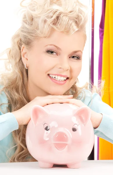 可爱的女人与猪存钱罐 — 图库照片