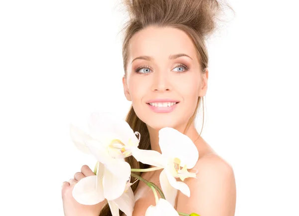 Krásná žena s bílým květem — Stock fotografie