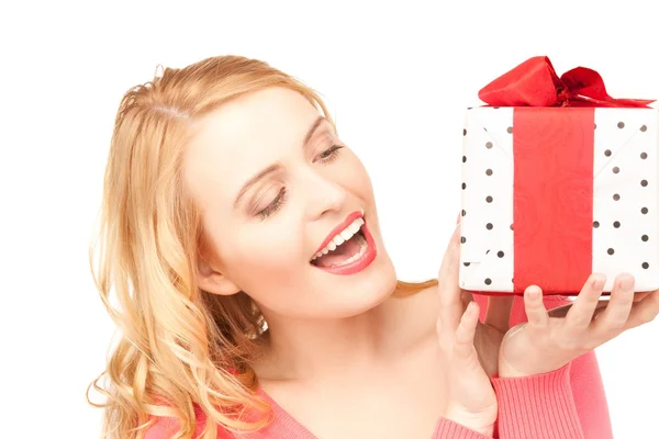 Счастливая женщина с коробкой подарков Лицензионные Стоковые Фото