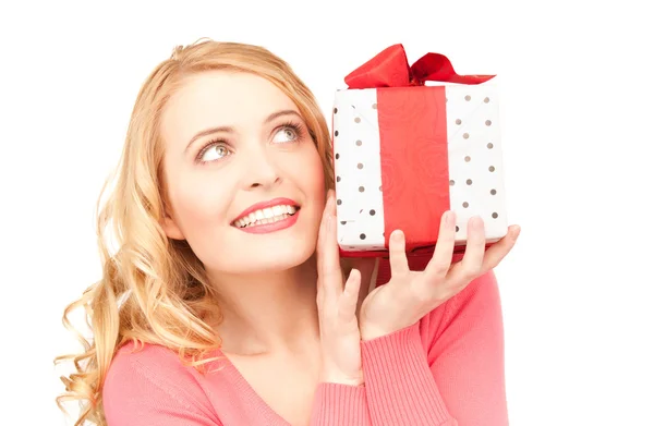Mujer feliz con caja de regalo Imagen de archivo