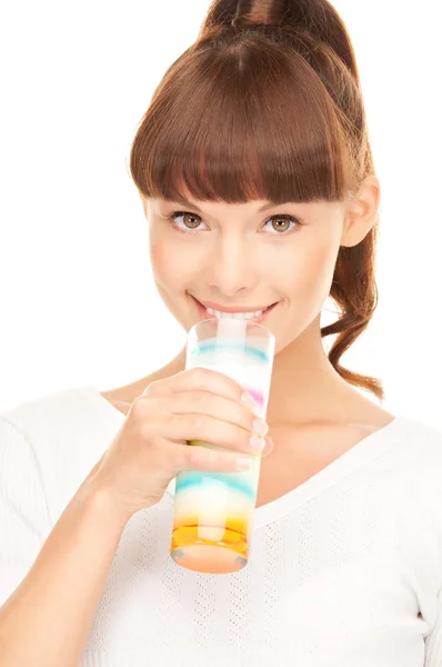 Krásná žena s sklenici mléka — Stock fotografie