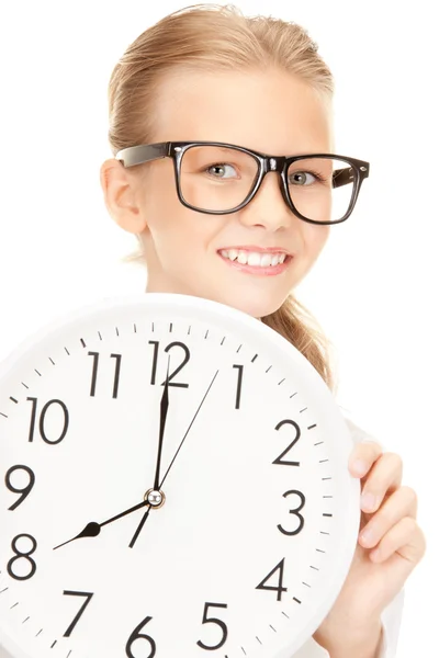 Bild på flicka håller stora klocka — Stockfoto