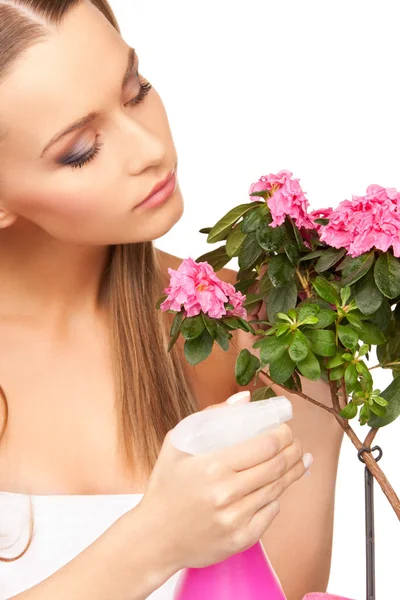 Piękny gospodyni z kwiatami — Zdjęcie stockowe