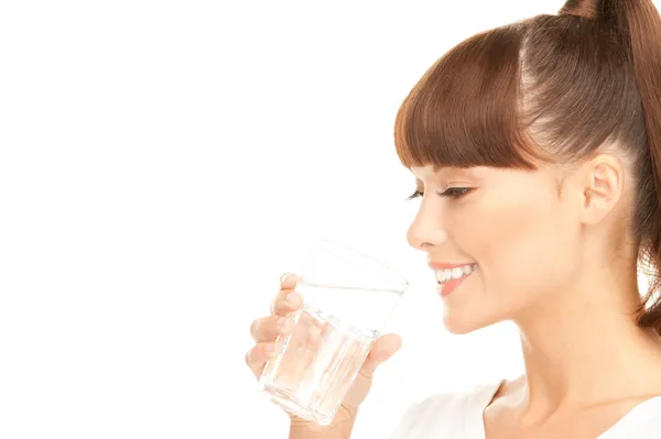 Kobieta ze szklanką wody — Zdjęcie stockowe