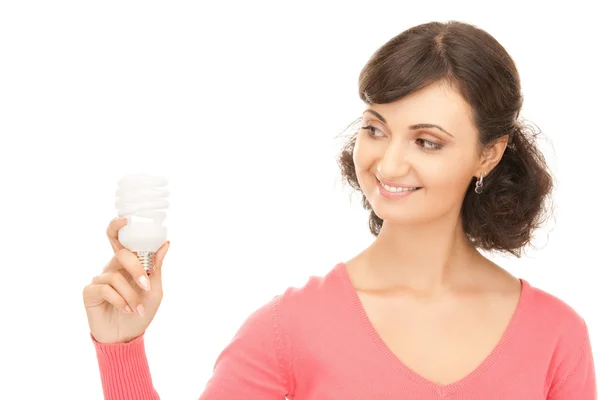 Vrouw met energiebesparende lamp — Stockfoto