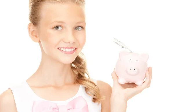 貯金箱とお金と素敵な 10 代の少女 — ストック写真
