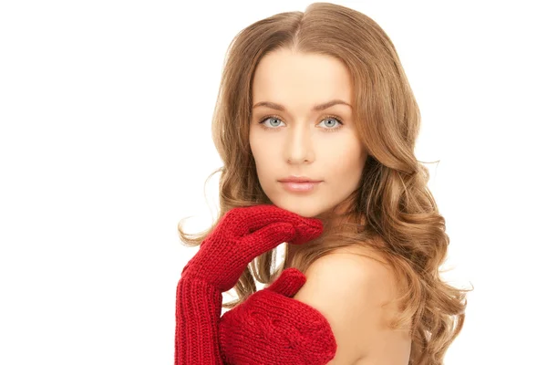 Mujer hermosa en manoplas rojas —  Fotos de Stock