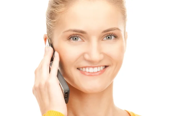 Šťastná žena s mobilní telefon — Stock fotografie