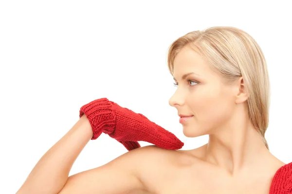 美丽的女人红色的手套 — 图库照片