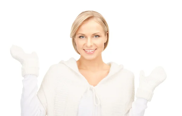 Mooie vrouw in witte trui — Stockfoto