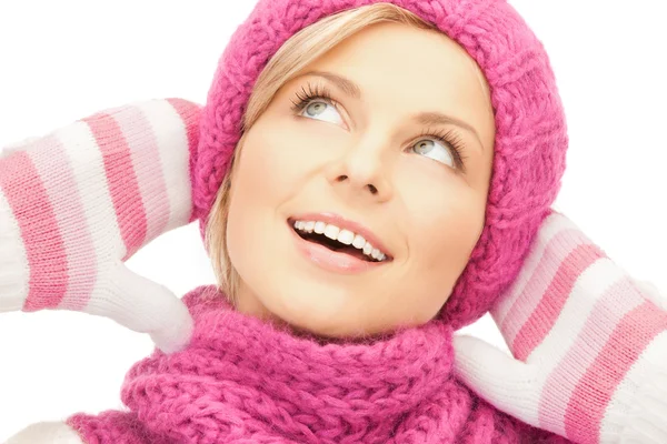 Mooie vrouw in winter hoed — Stockfoto