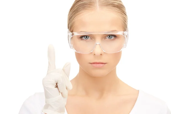 Frau mit Schutzbrille und Handschuhen — Stockfoto