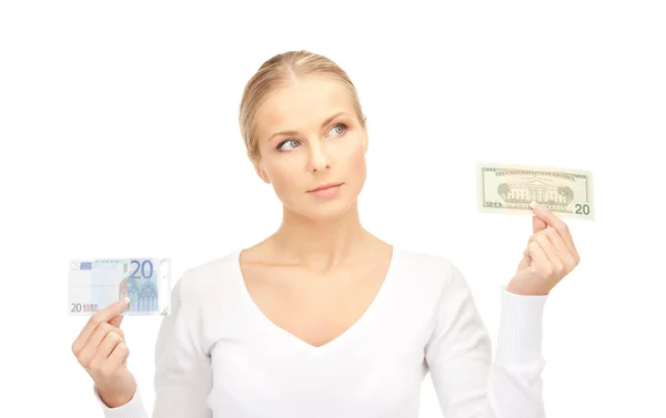 Женщина с банкнотами евро и доллара — стоковое фото