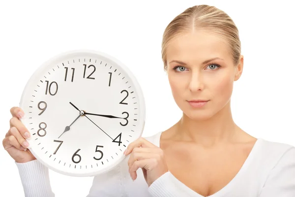 Frau mit großer Uhr — Stockfoto