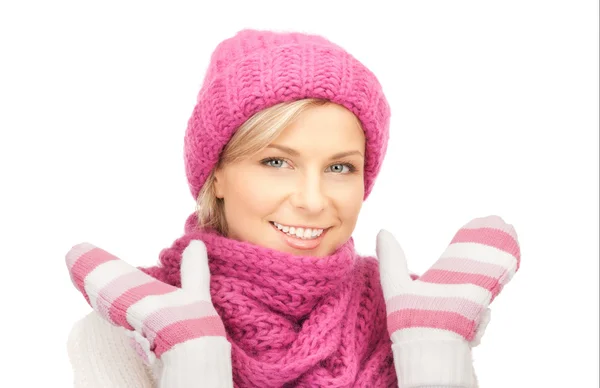 Όμορφη γυναίκα με καπέλο χειμώνα — Φωτογραφία Αρχείου