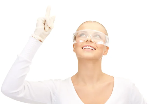 Frau mit Schutzbrille und Handschuhen — Stockfoto