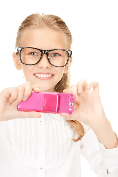 Szczęśliwa dziewczyna biorąc obraz z telefonu komórkowego — Zdjęcie stockowe
