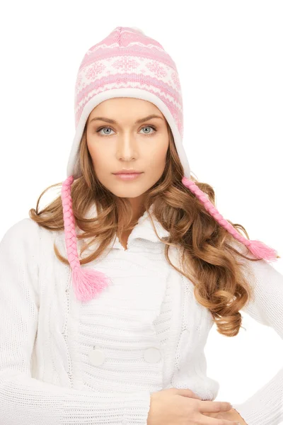 Hermosa mujer en sombrero de invierno — Foto de Stock