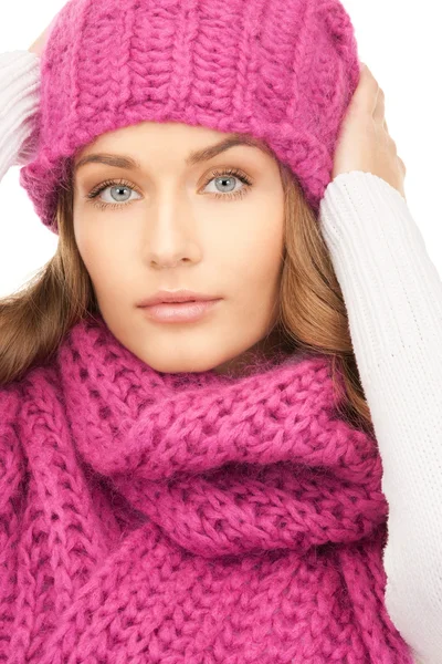 겨울 모자에 있는 아름 다운 여자 — 스톡 사진