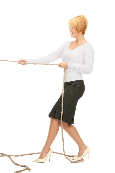 Biznes kobieta ciągnięcie liny — Zdjęcie stockowe