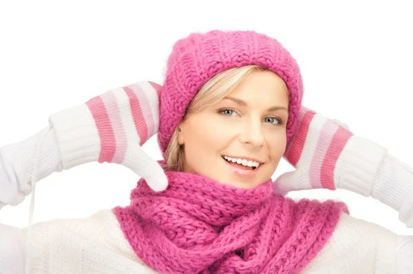 Krásná žena v zimní čepice — Stock fotografie