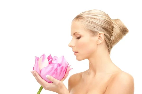 Bella donna con fiore di loto — Foto Stock