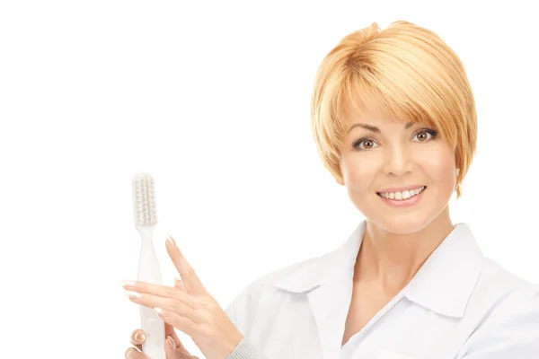 歯ブラシで魅力的な女医の画像 — ストック写真