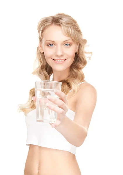 水のガラスを持つ美しい女性 — ストック写真