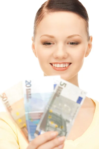 Härlig kvinna med euro i kontanter — Stockfoto
